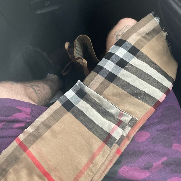 AUTHENTIC Burberry Scarf GOOD CONDITION - Picture 3 of 4